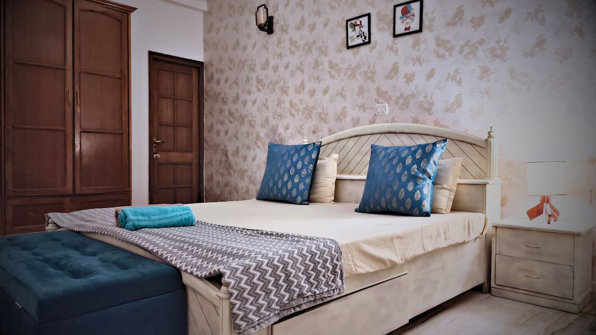 Evara's Ganges Grace Luxury Homestay