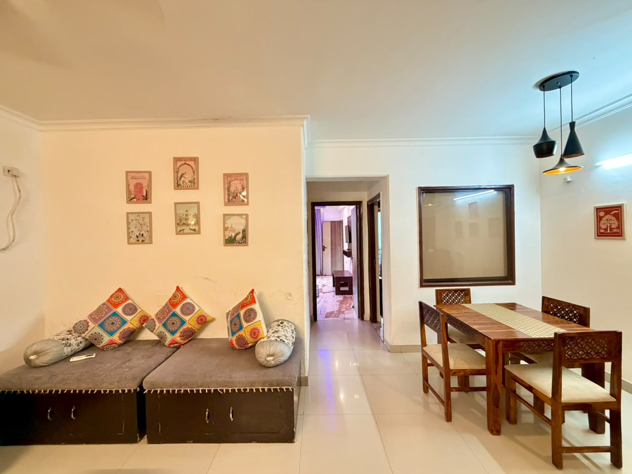 Living and dining lounge at Aloha Oasis