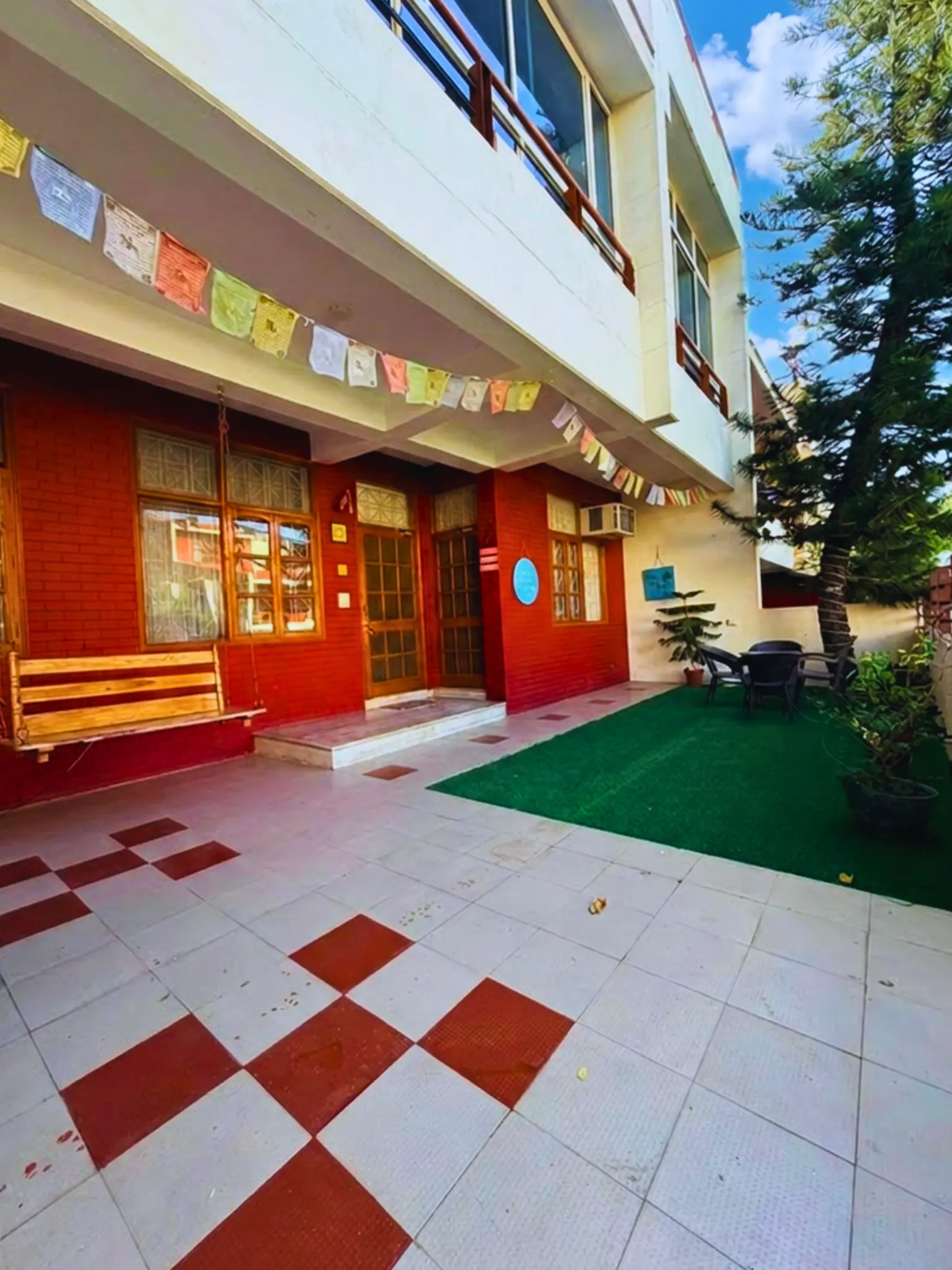 Ground-floor patio with swing at Ganges Grace