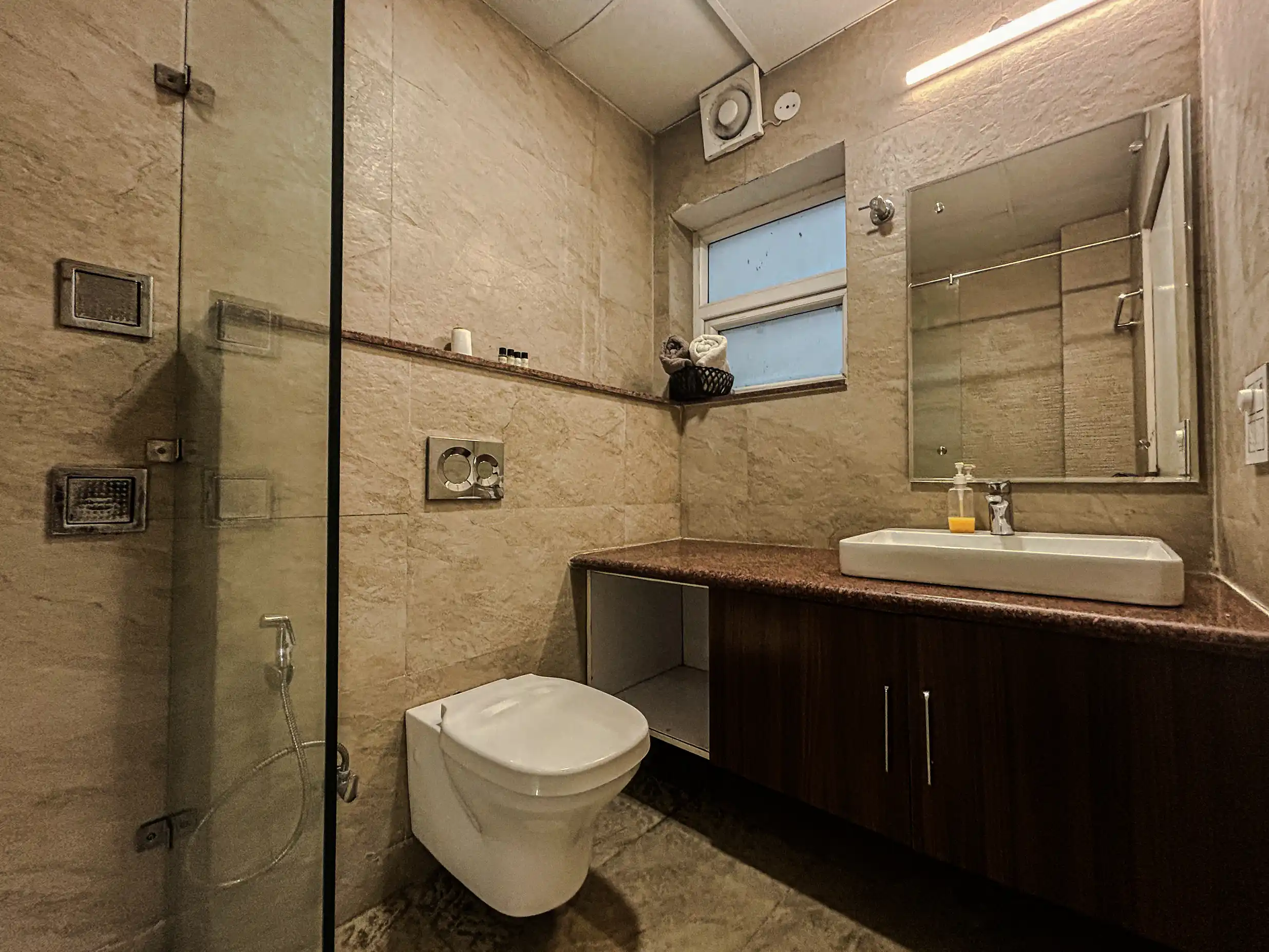 Modern ensuite bathroom at Ganges Heaven